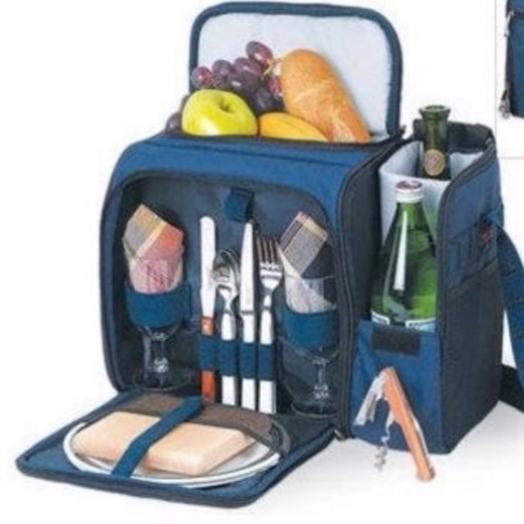picnic time Other - NWOT Picnic time insulated cooler & picnic set